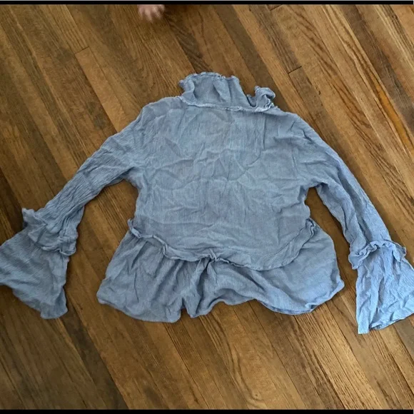 AE Ruffle blouse - Picture 2 of 4